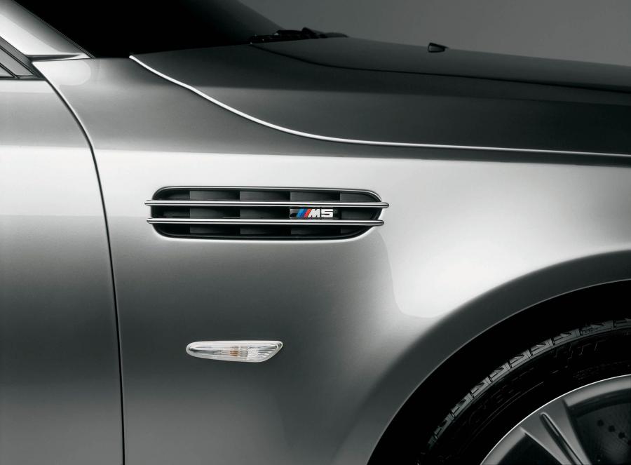 Детали экстерьера BMW M5 Concept 2004 года  (фото 6 из 6)
